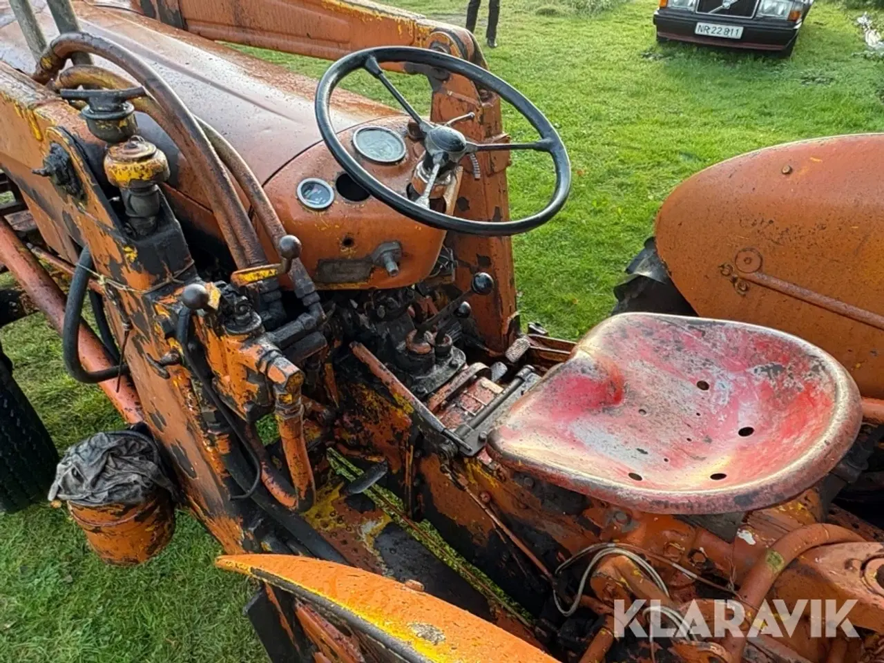 Billede 12 - Traktor Massey Ferguson 203C med frontlift og gravearm