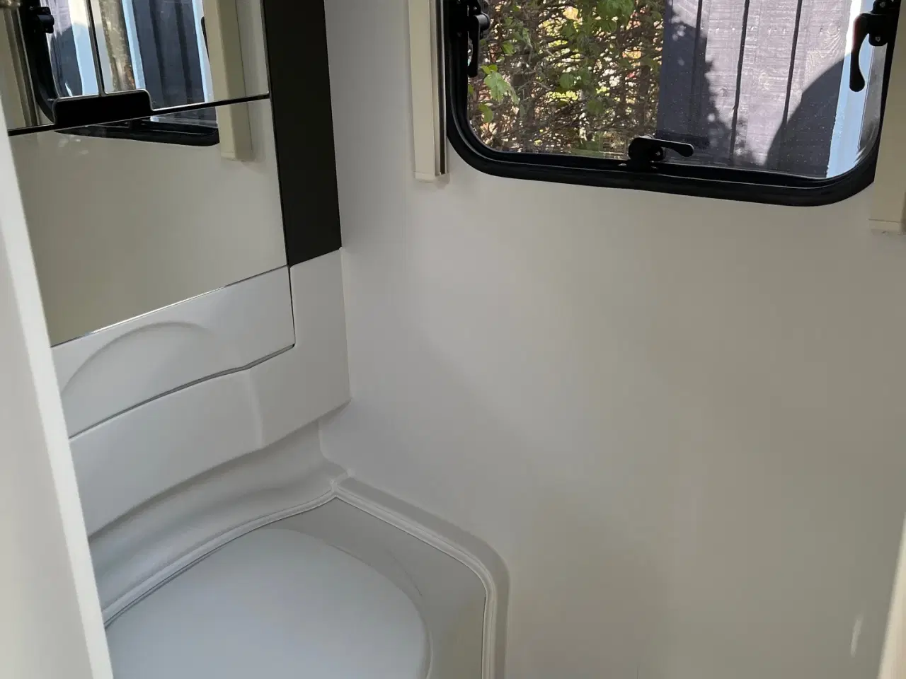 Billede 1 - Lækker lille rejsevogn