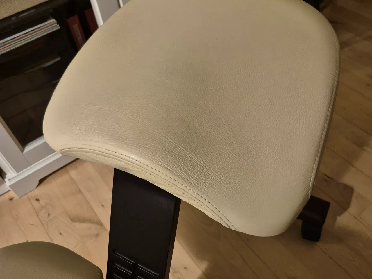 Billede 3 - Ergonomisk knæstol