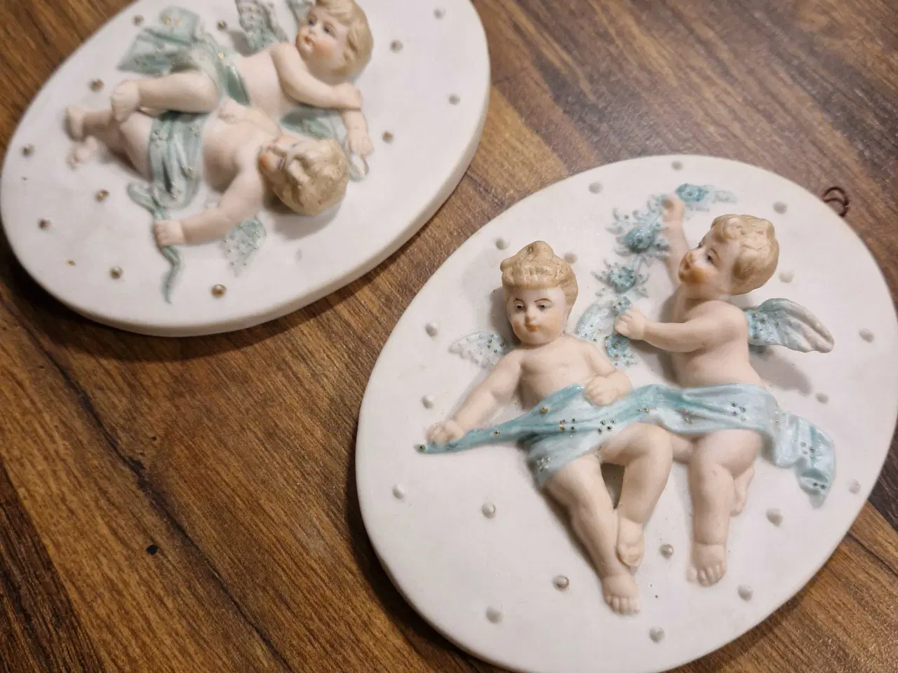 Billede 4 - Antikke relieffer I biscuit porcelæn 
