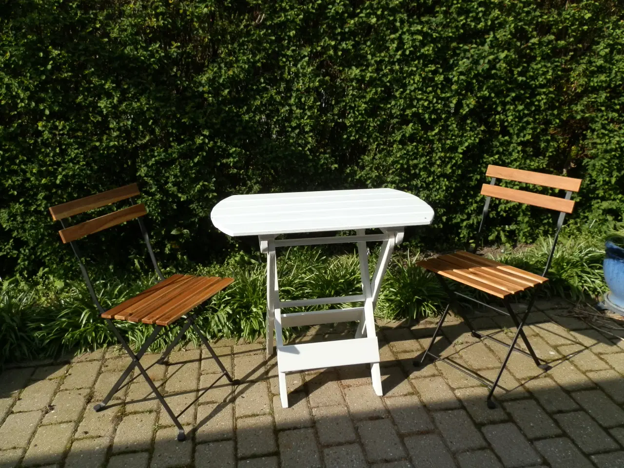 Billede 1 - Sødt lille havebord Hvidmalet og Sammenklappelig