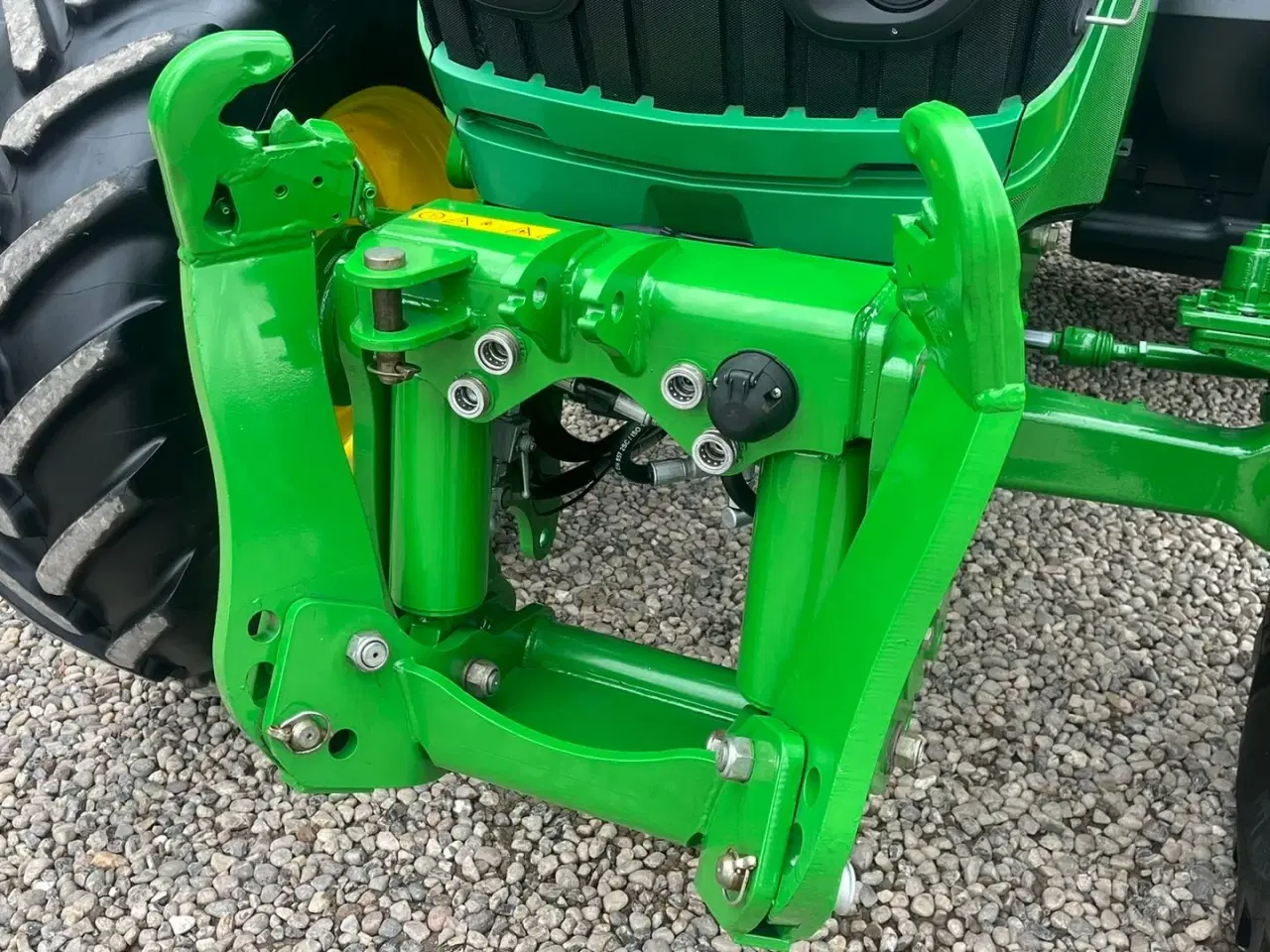 Billede 3 - John Deere 6130M med Auto Quard gearkasse og med krybe gear. I for er der frontlift og 2stk dobbeltvirkende fjernudtag