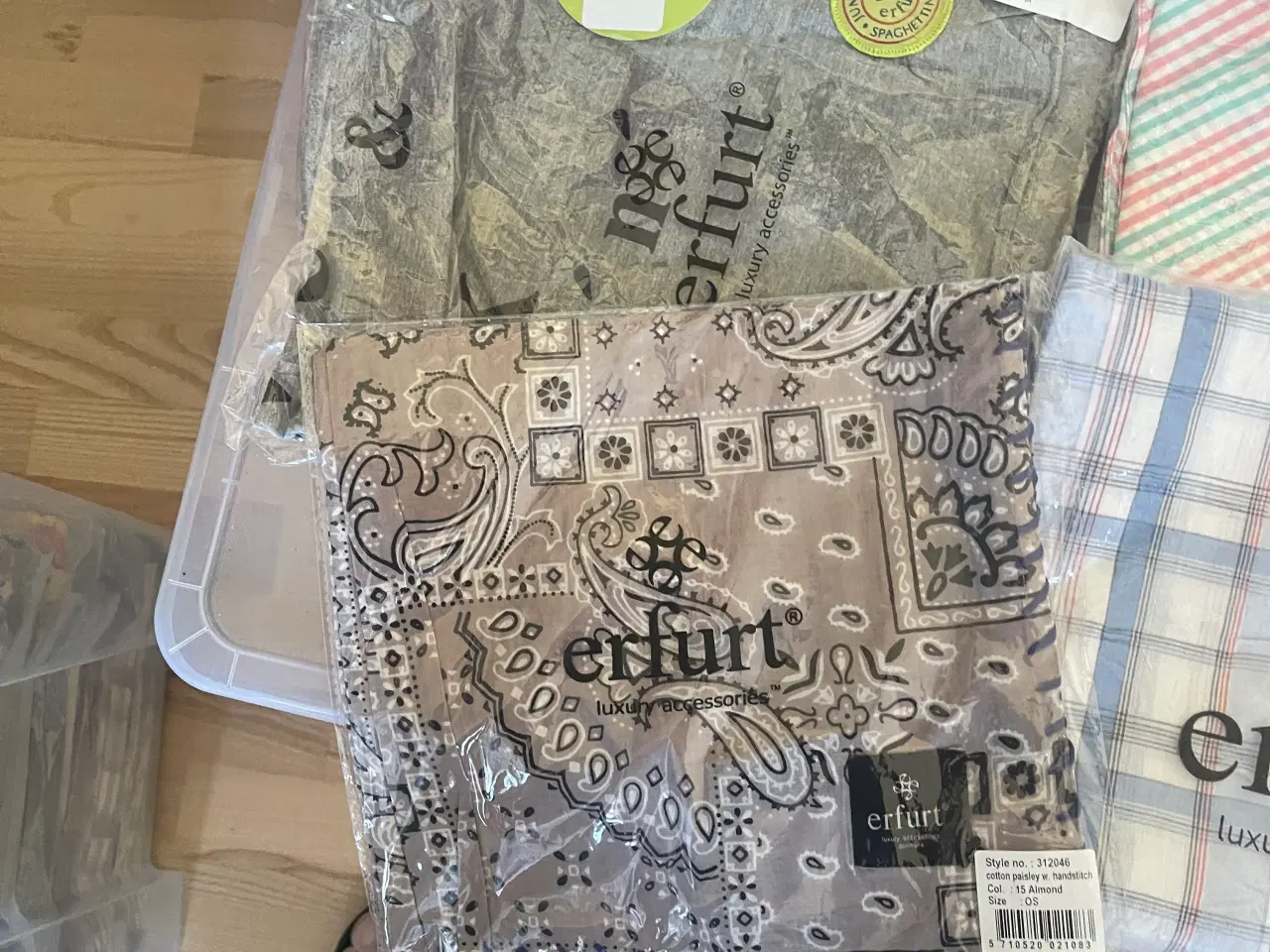 Billede 5 - Diverse Erfurt tørklæder o.lign.