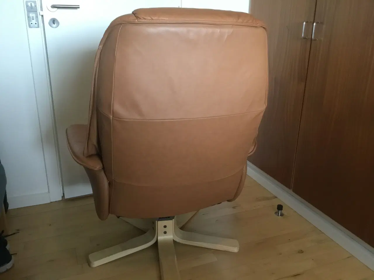 Billede 3 - Læder lænestol.