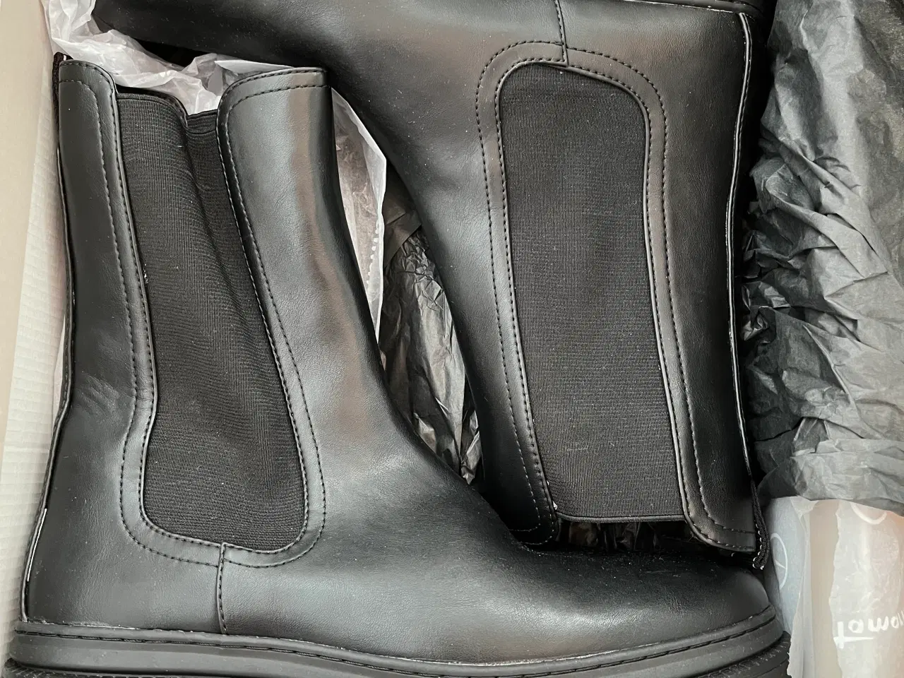 Billede 2 - Tamaris sort støvle (brugt kort 2 gange)