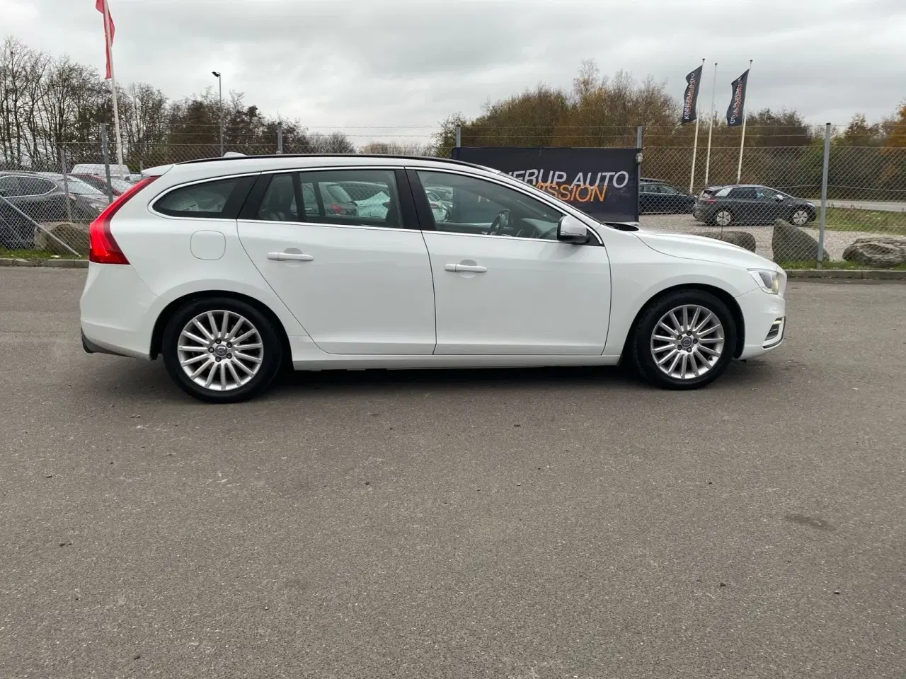 Billede 5 - Volvo V60 2,0 T4 R-design 190HK Stc 6g Aut.