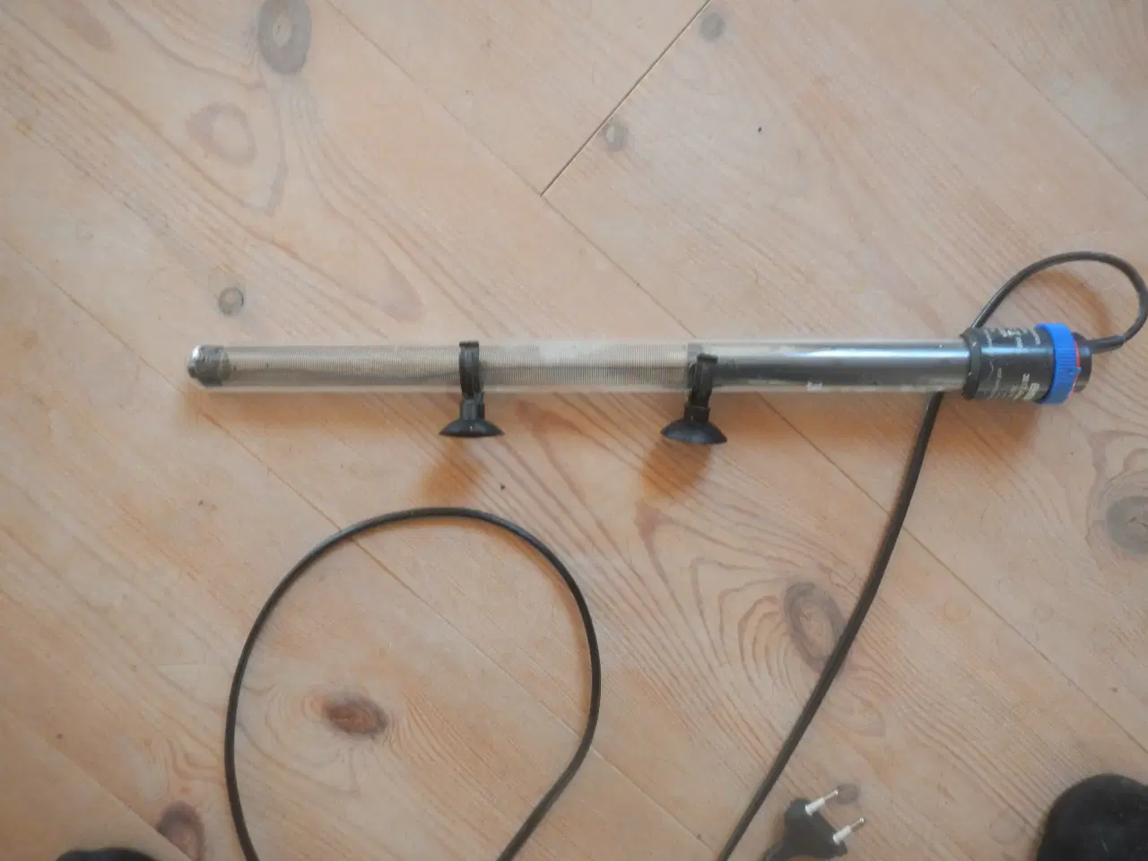 Billede 5 - Hjørne akvarie (360 l) med sort bord