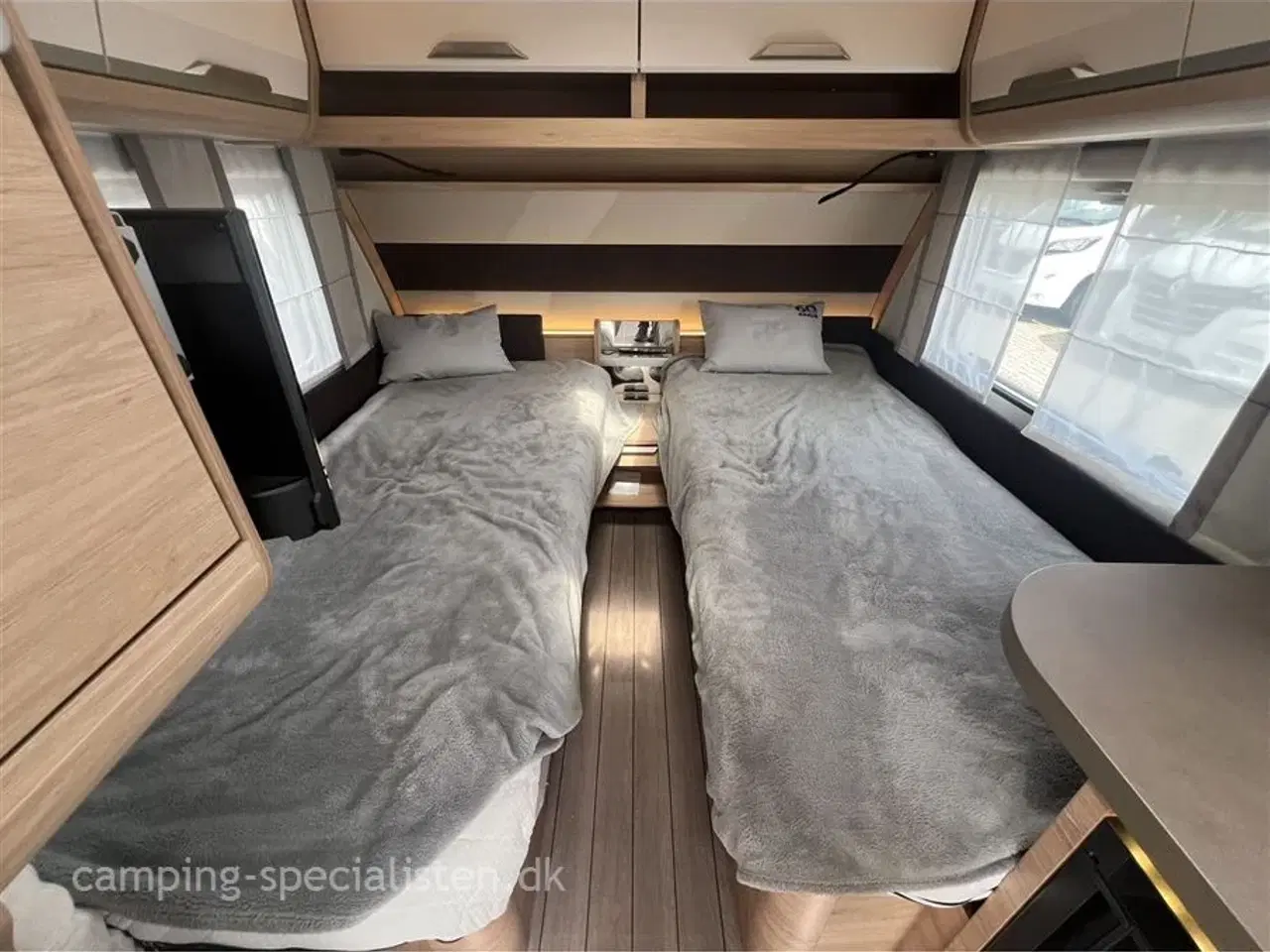 Billede 6 - 2022 - Knaus Südwind 500 EU   Lækker Knaus med enkeltsenge og stor rundsiddegruppe – spækket med udstyr! kan ses hos Camping-Specialisten.dk