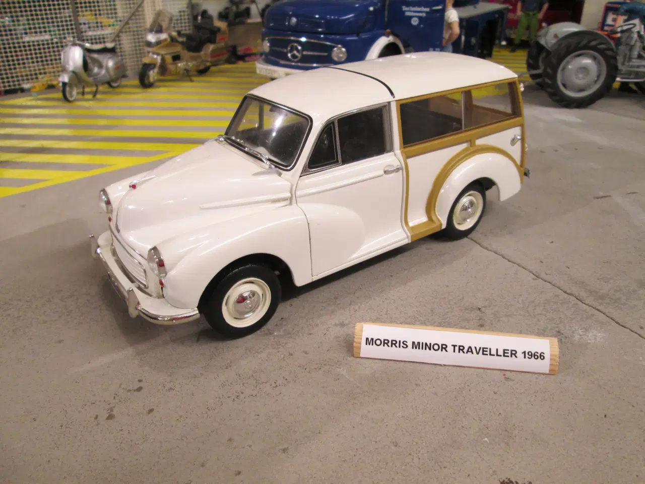 Billede 1 - Morris Minor 1966   Minichamps 1:18