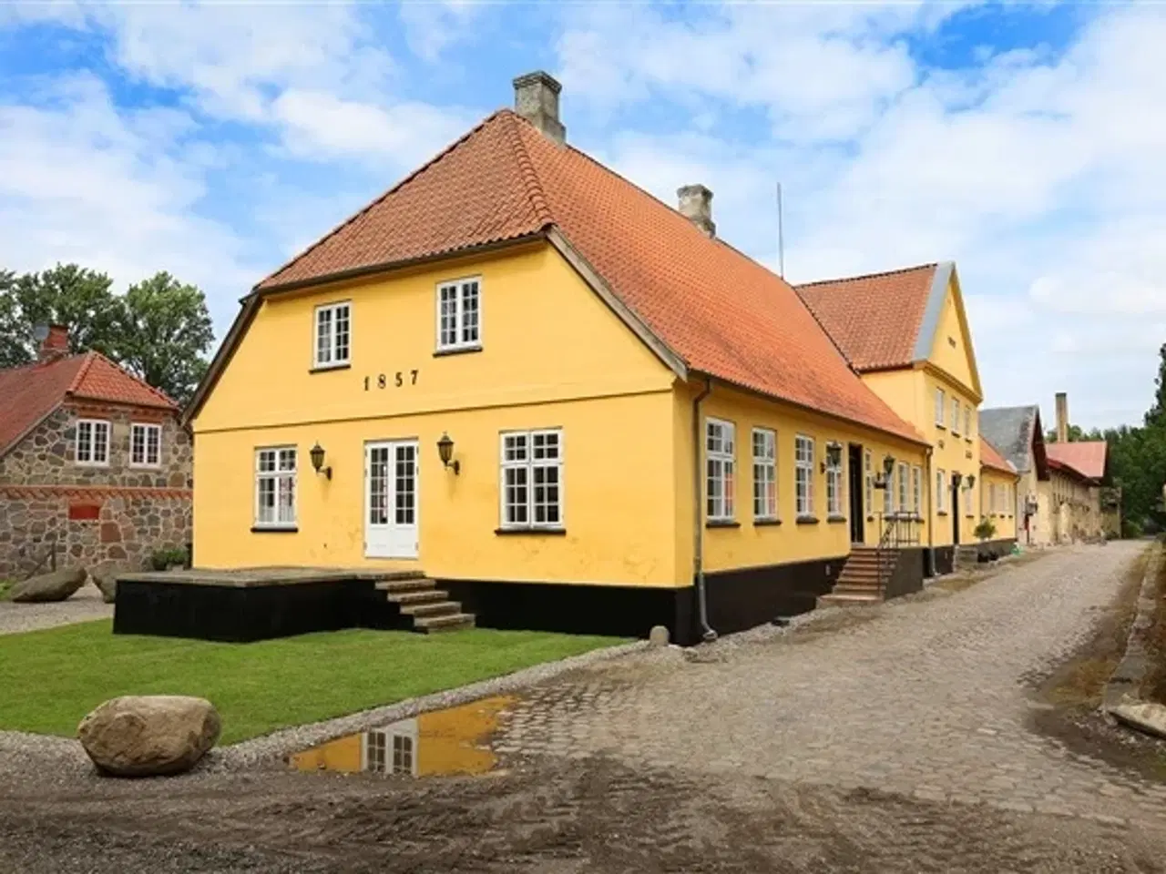 Billede 1 - Stor skøn bolig på Næsbyholm Slot, Glumsø, Storstrøm