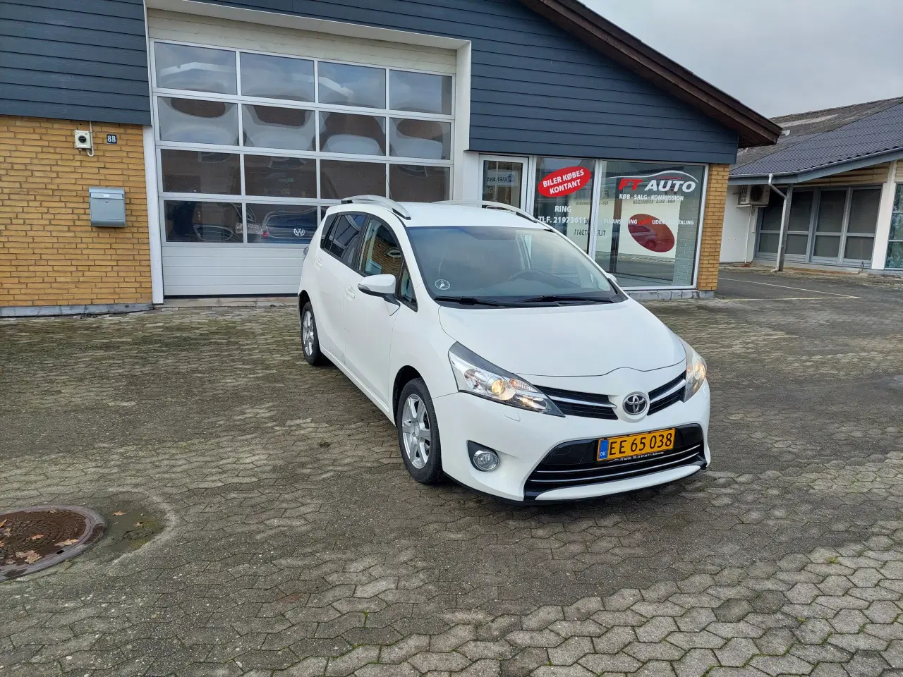 Billede 1 - Velkørende Sportsvan 1,6 D-4D med lavt km. tal.