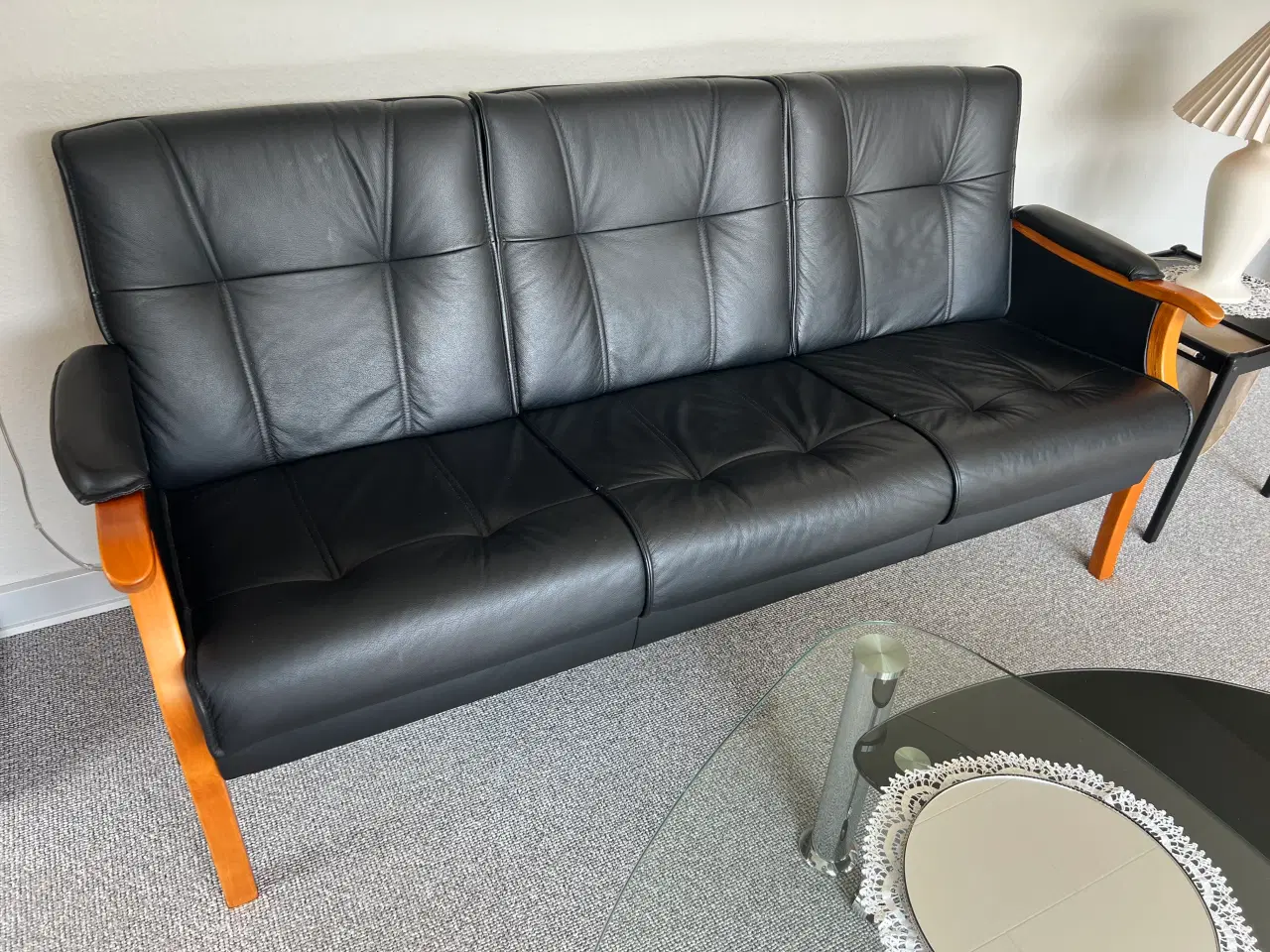 Billede 1 - Lædersofa med træstel