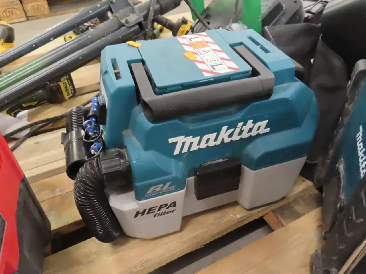 Billede 3 - Arbejdsradio samt akku-støvsuger MAKITA