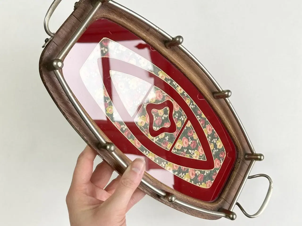 Billede 8 - Antik træbakke m bemalet glasplade