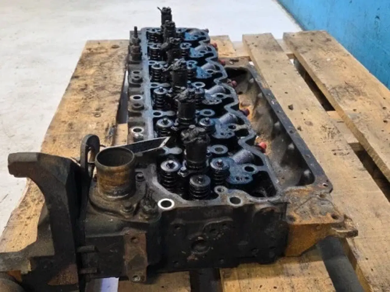 Billede 10 - Case 821E Cylinderhoved 2831279