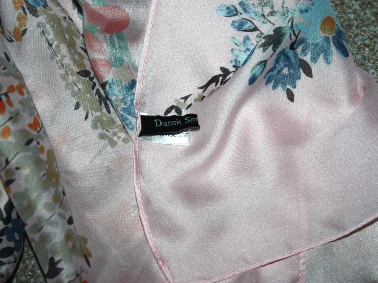 Billede 3 - Dansk Smykkekunst tørklæde / pareo 176 cm x 91 cm