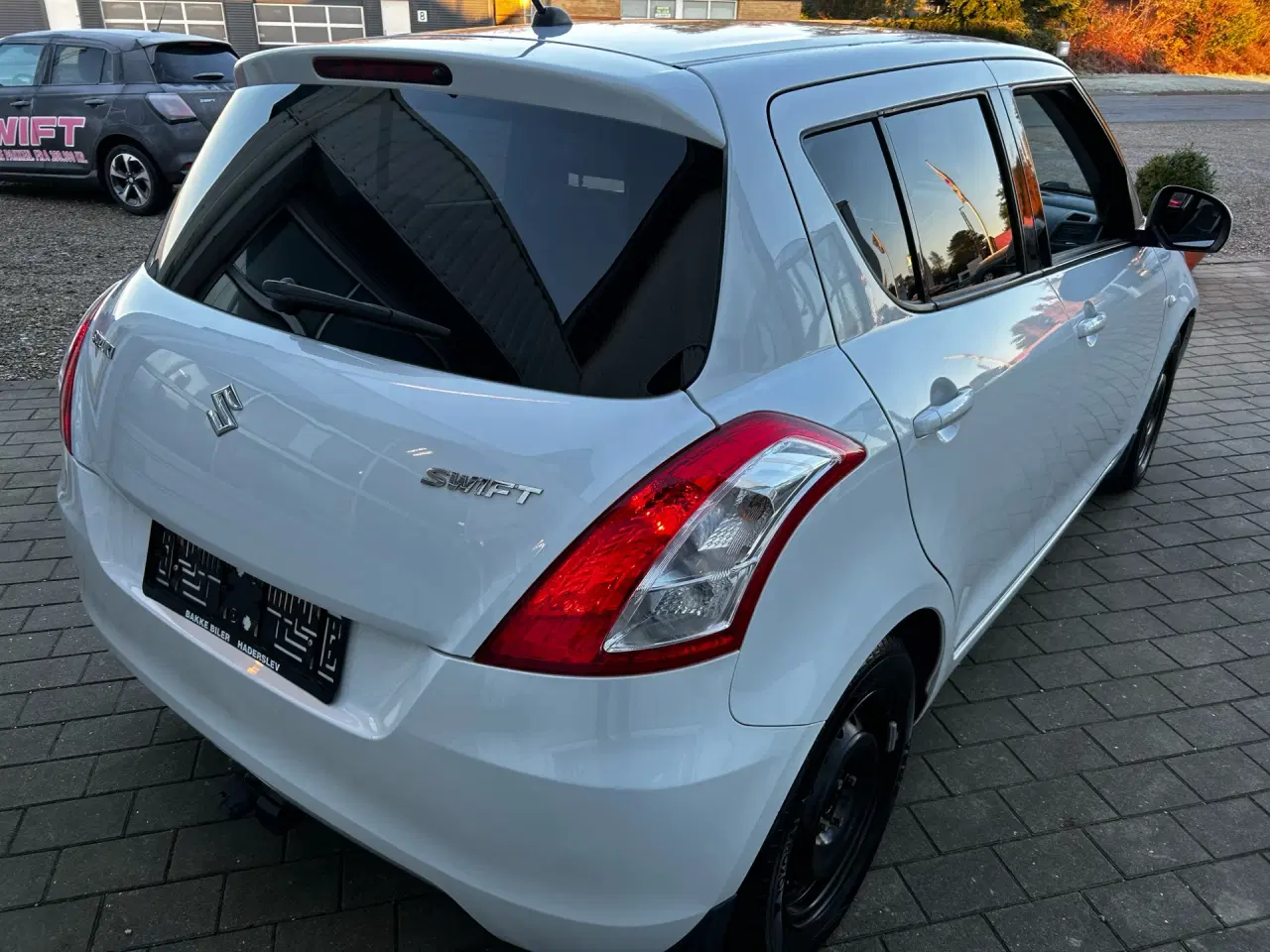 Billede 3 - Suzuki Swift 1,2 Dualjet 16V Style 90HK 5d