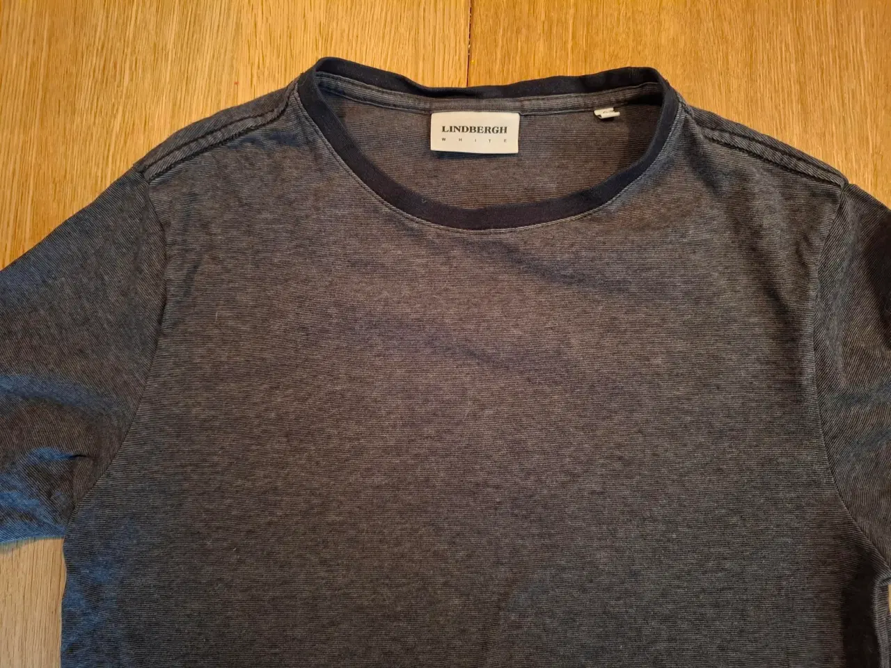 Billede 3 - T-shirts størrelse S (12-14år)