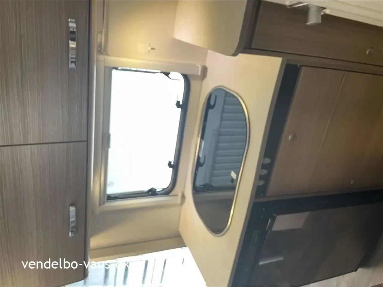 Billede 19 - 2019 - Carado V337 Enkeltsenge og høj garage