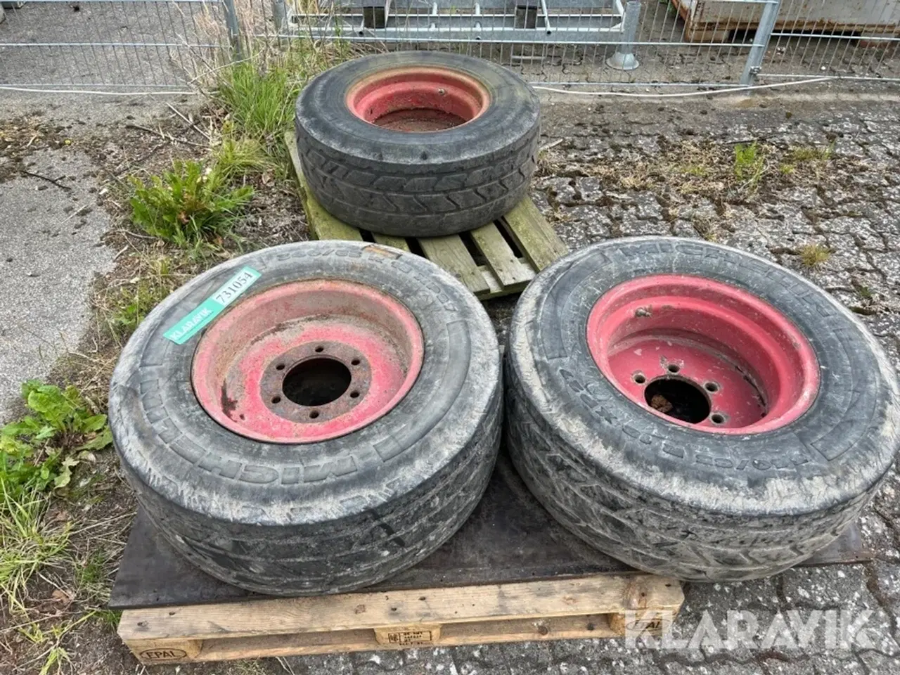 Billede 1 - Dæk med fælg MICHELIN 3 styk