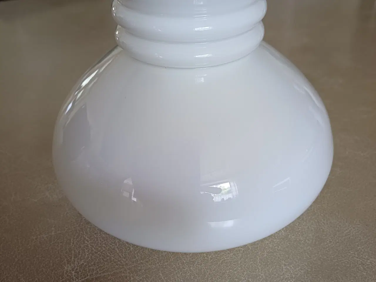 Billede 1 - Lampeskærm hvidt glas ala petroliumslampe-skærm