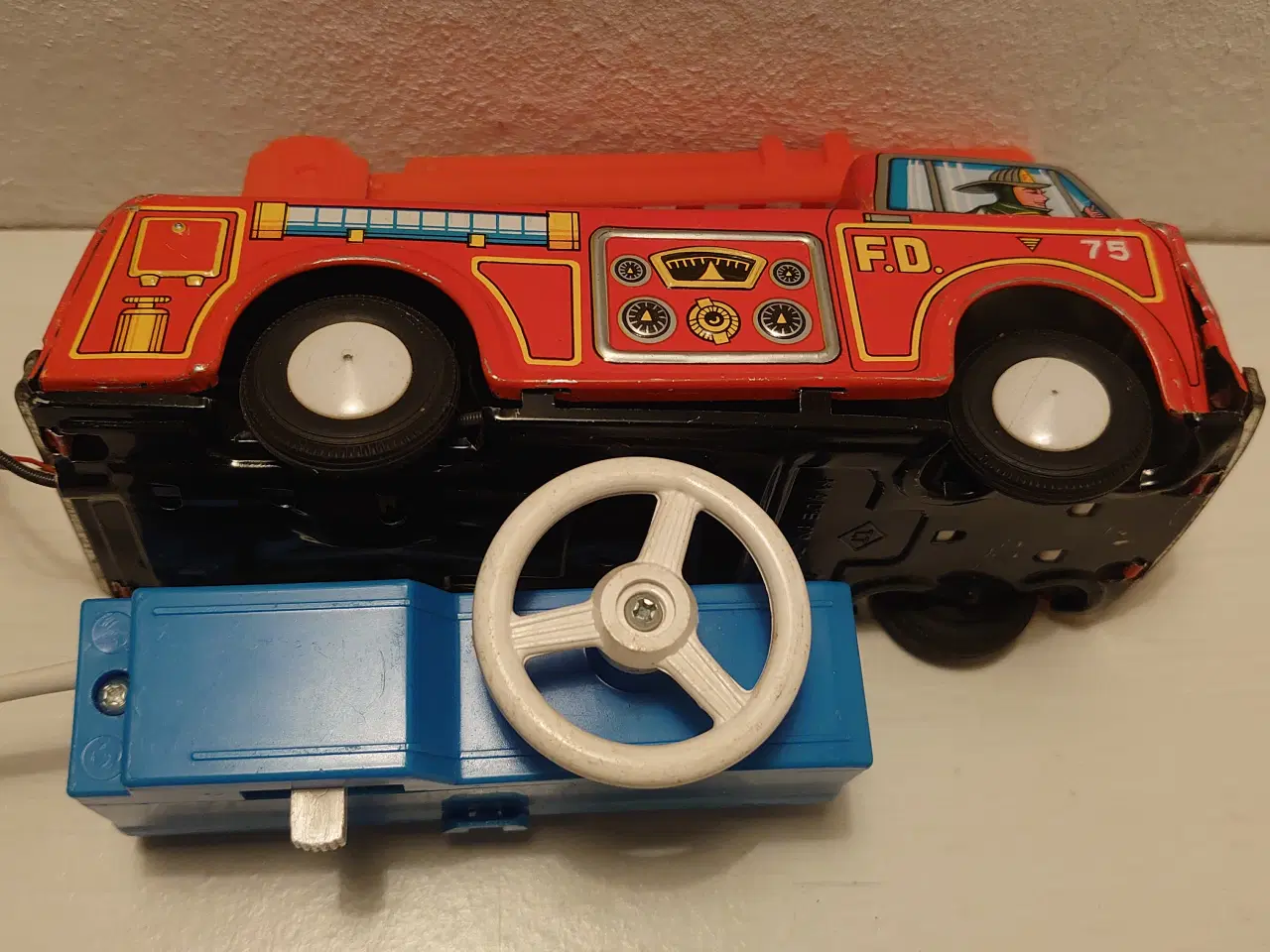 Billede 6 - Bliklegetøj:Fjernbetjent brandbil. Fra TT Japan.