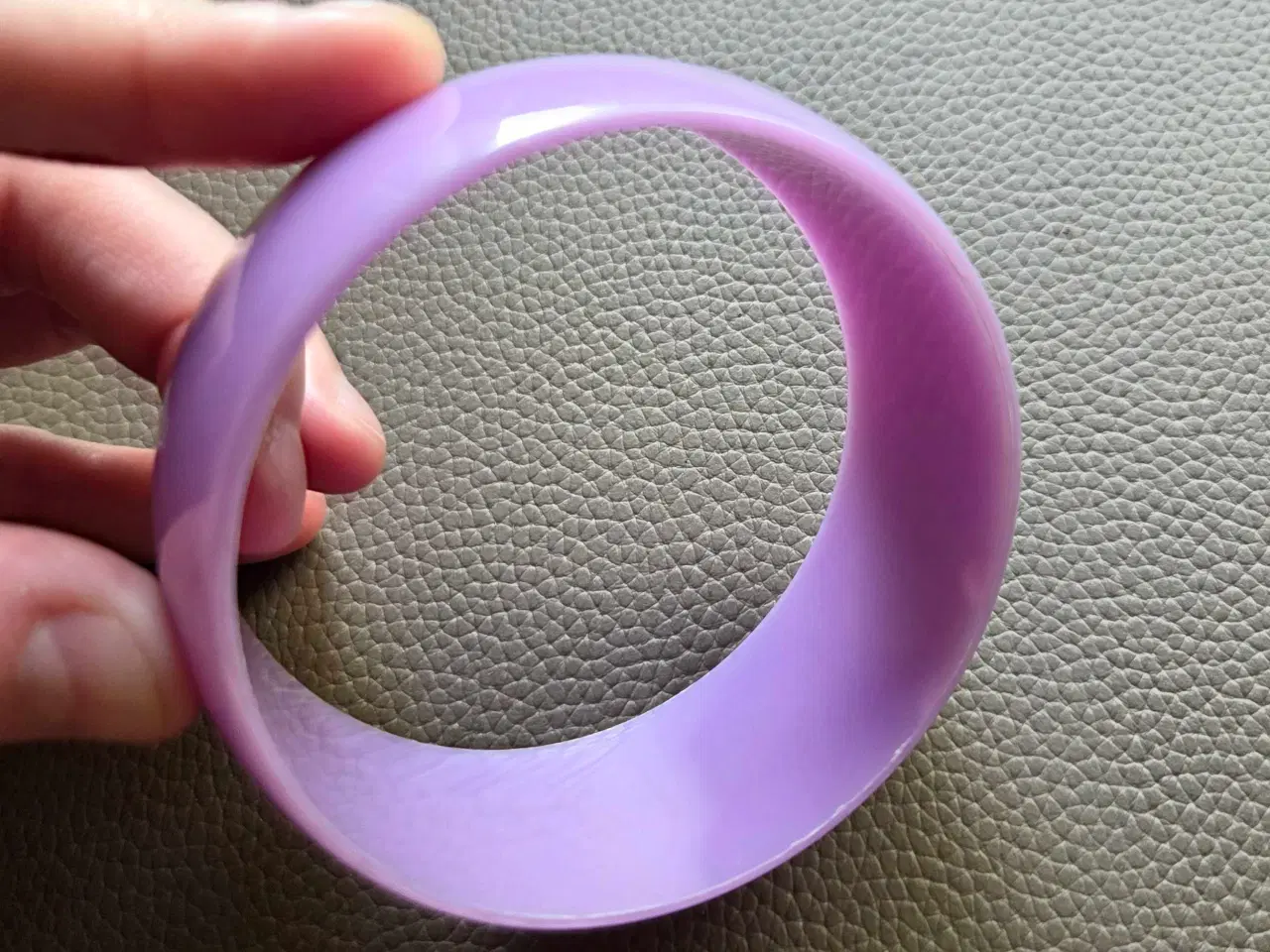 Billede 3 - Lyselilla akryl armbånd