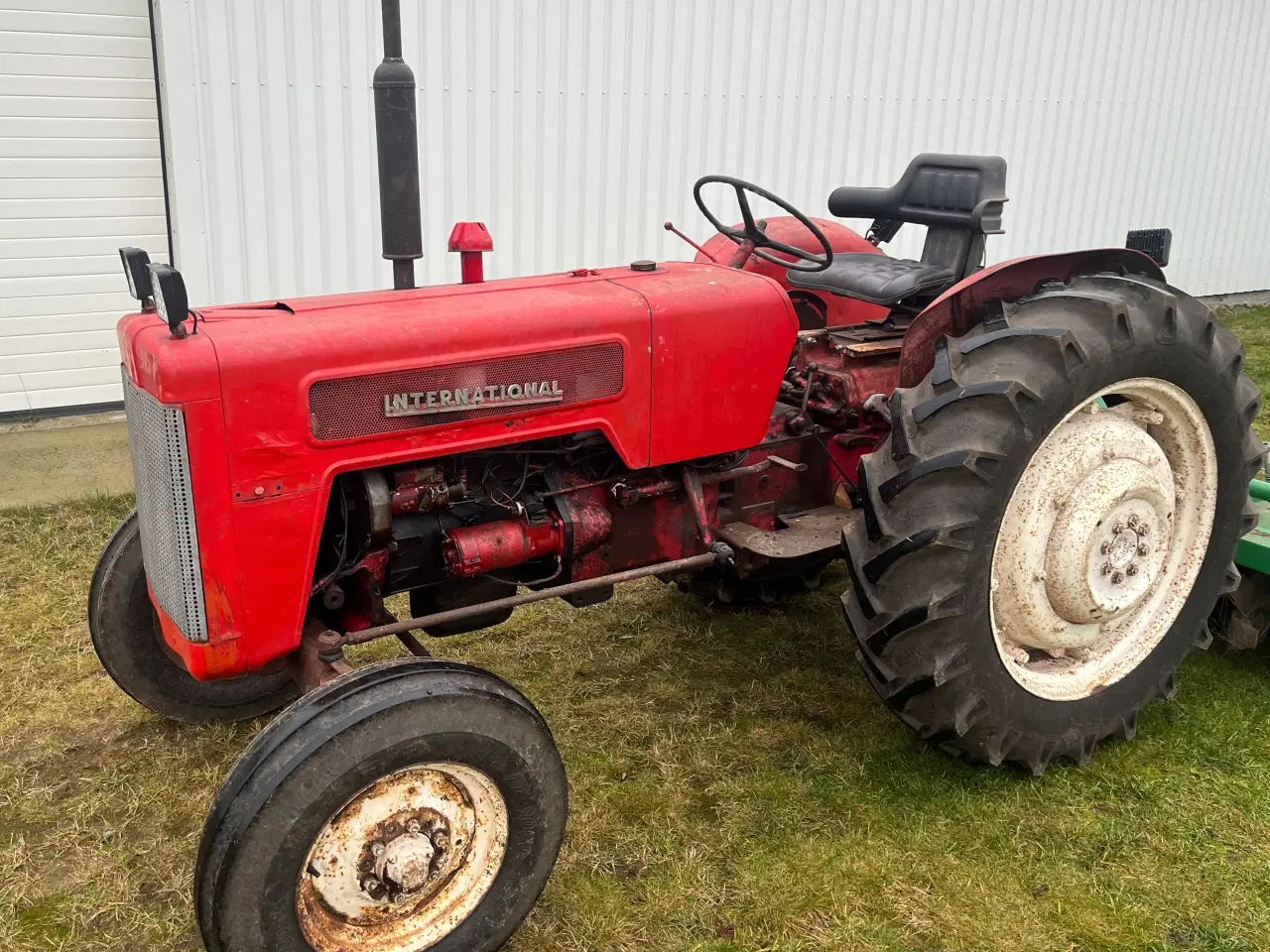 Billede 1 - IH B-414 Diesel med nyere dæk