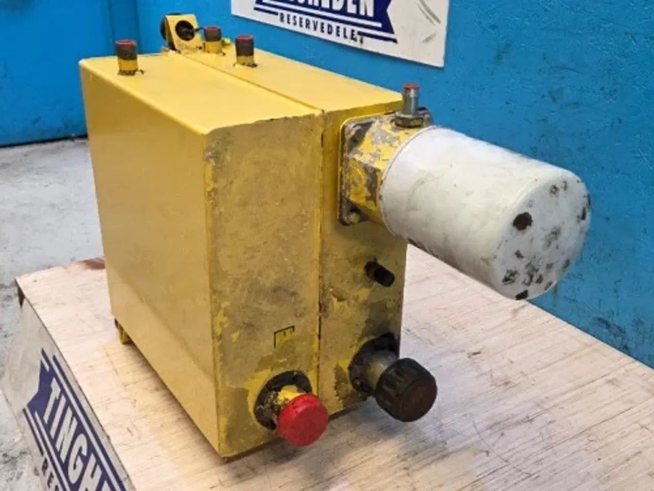 Billede 8 - New  Holland TX68 Hydrauliktank 84000629