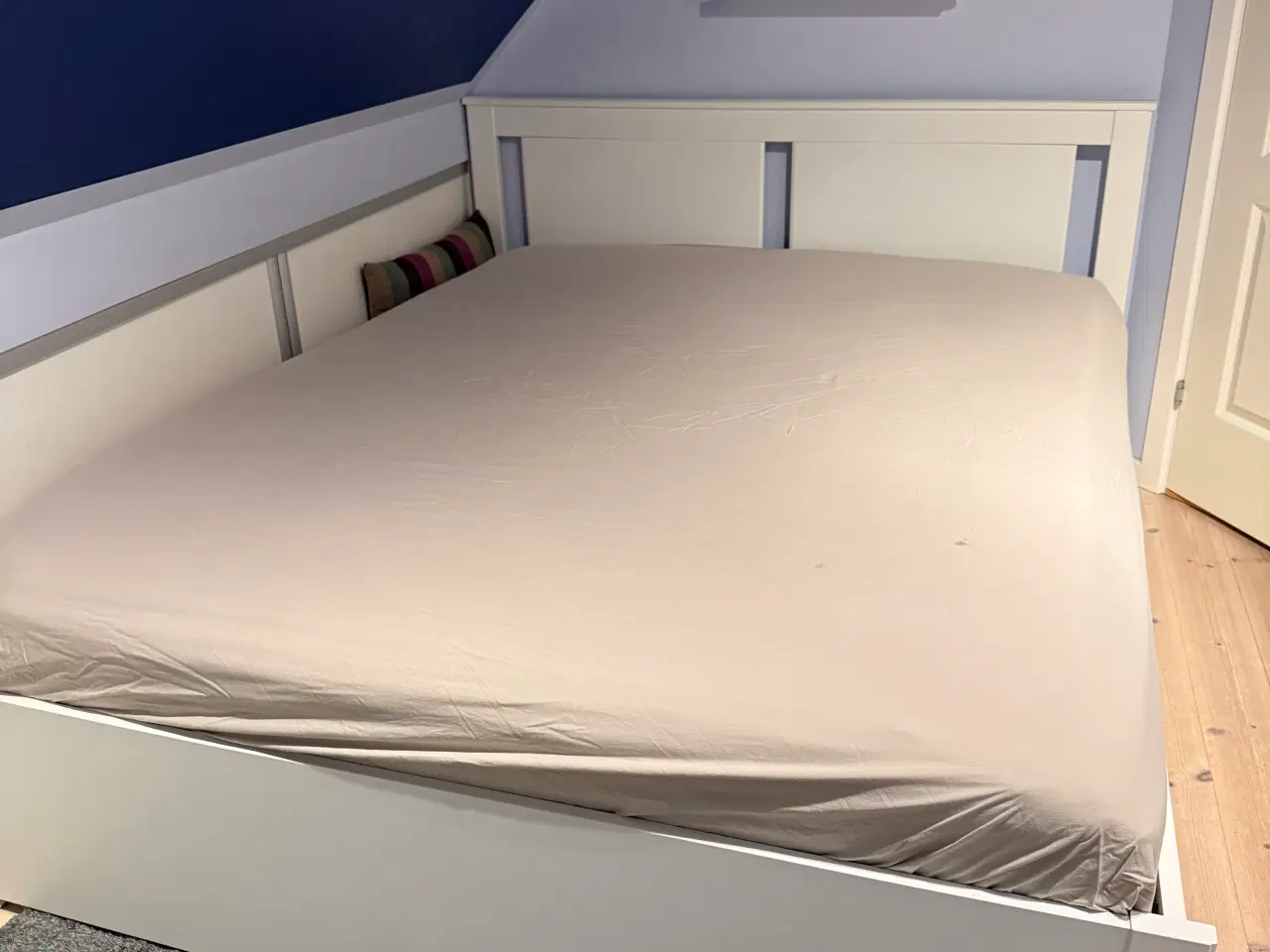 Billede 1 - Sengeramme 160x200cm inkl. skuffer og meder 