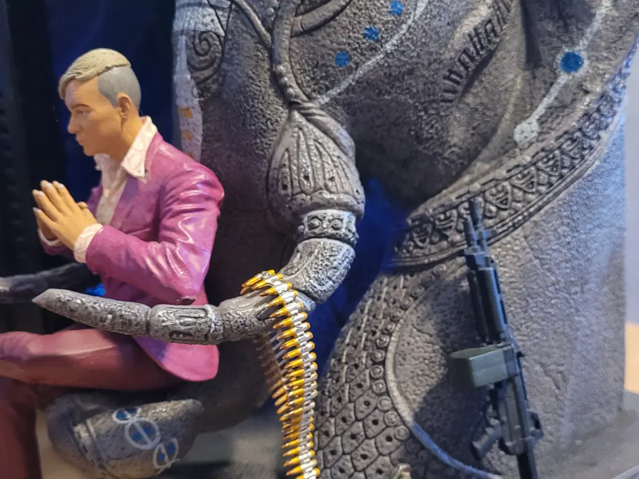 Billede 3 - Farcry 4 collecters edition statue. 