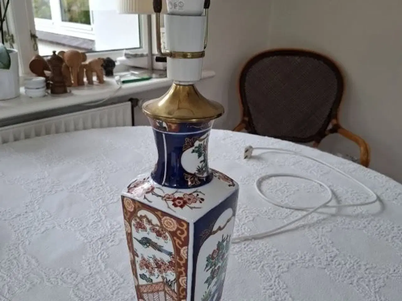 Billede 6 - Gold Imari håndmalet bordlampe med skærm sælges