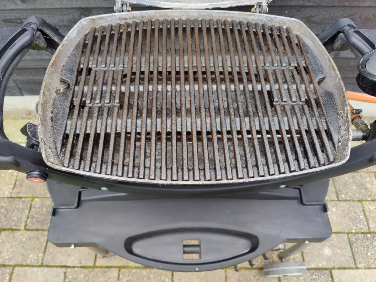 Billede 2 - Weber q1200 gasgrill med sammenklappelig bord