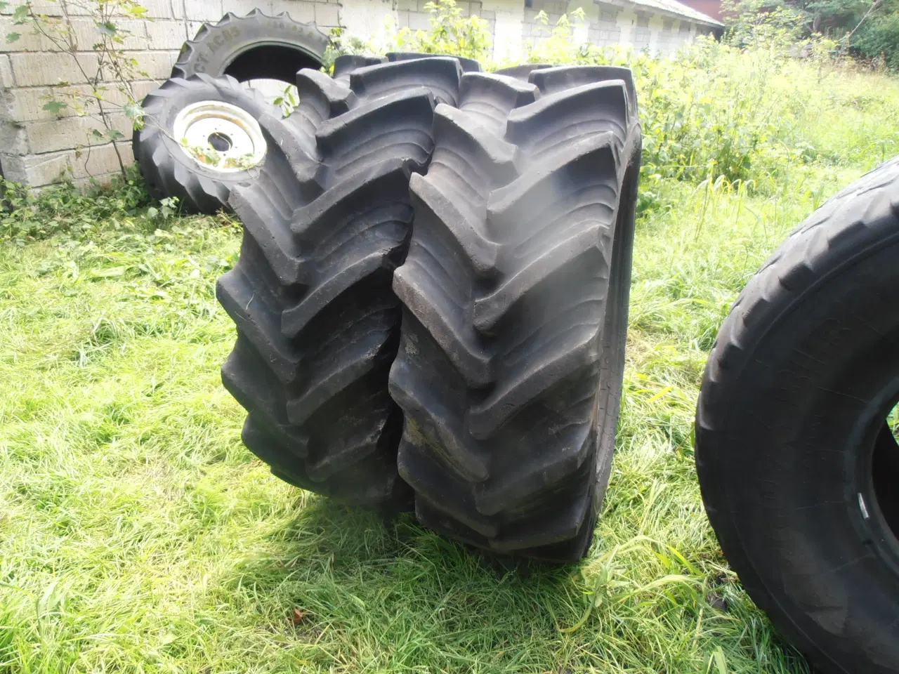 Billede 2 - Traktordæk 360/70R28" . 