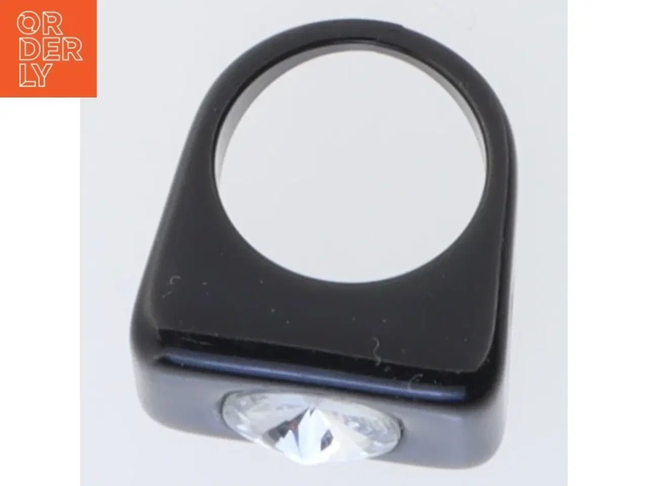 Billede 2 - Plastik ring med dekorativ sten