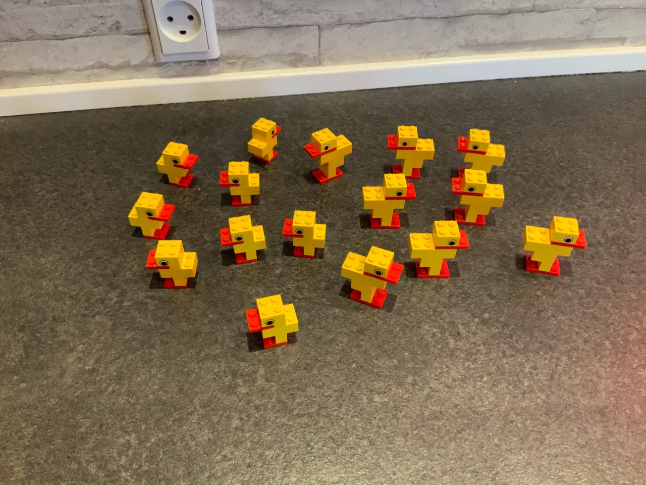 Billede 1 - Lego påskekyllinger