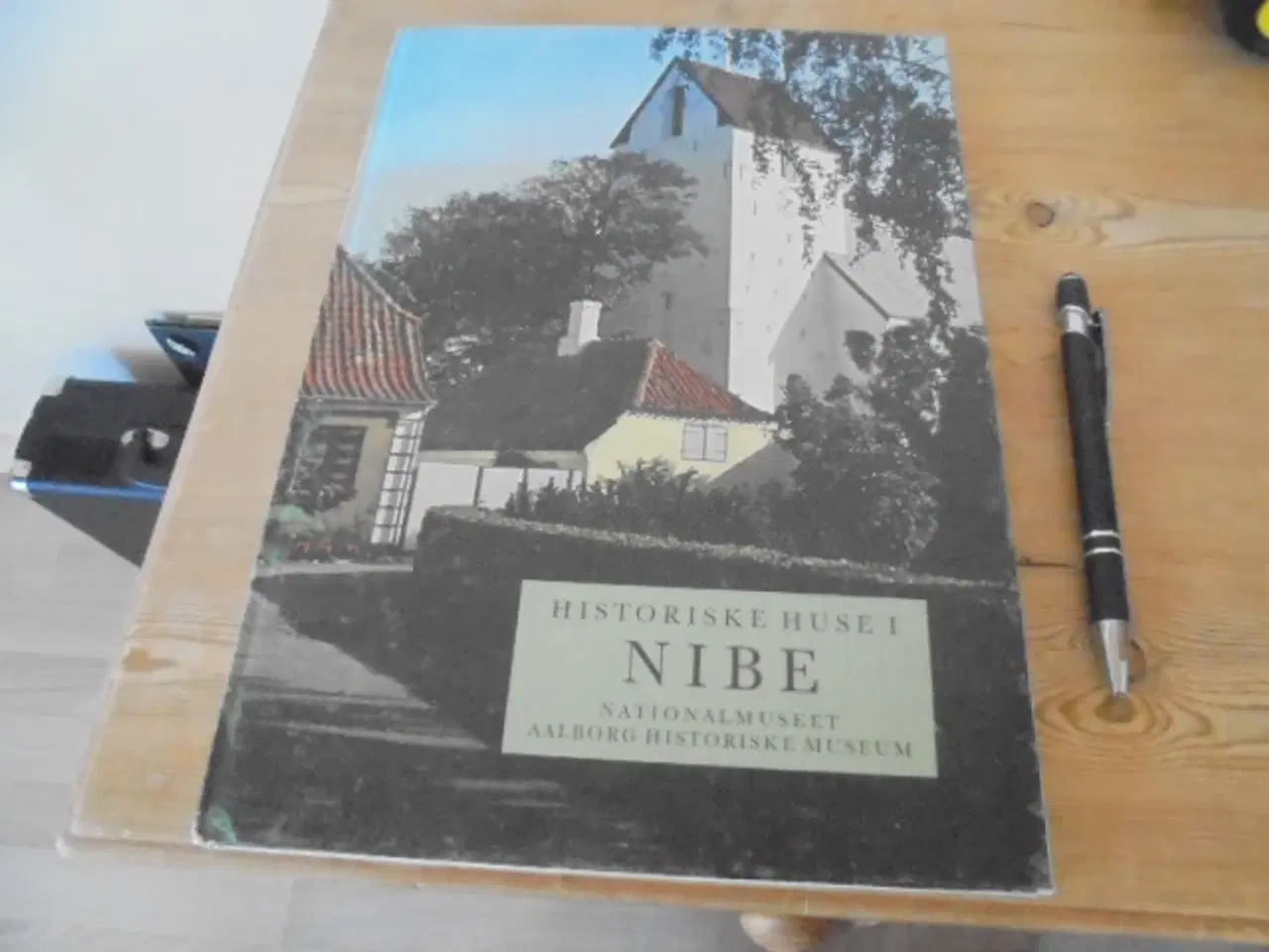 Billede 1 - Historiske huse i Nibe – god bog i stort format