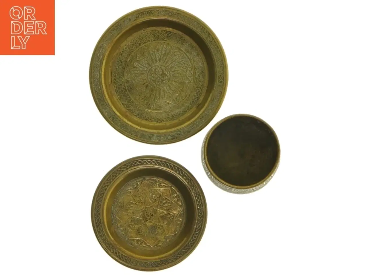 Billede 3 - Messingsæt med graveringer (str. Ø. 11,5 cm. og. 9,5 cm. og 5,5 cm)