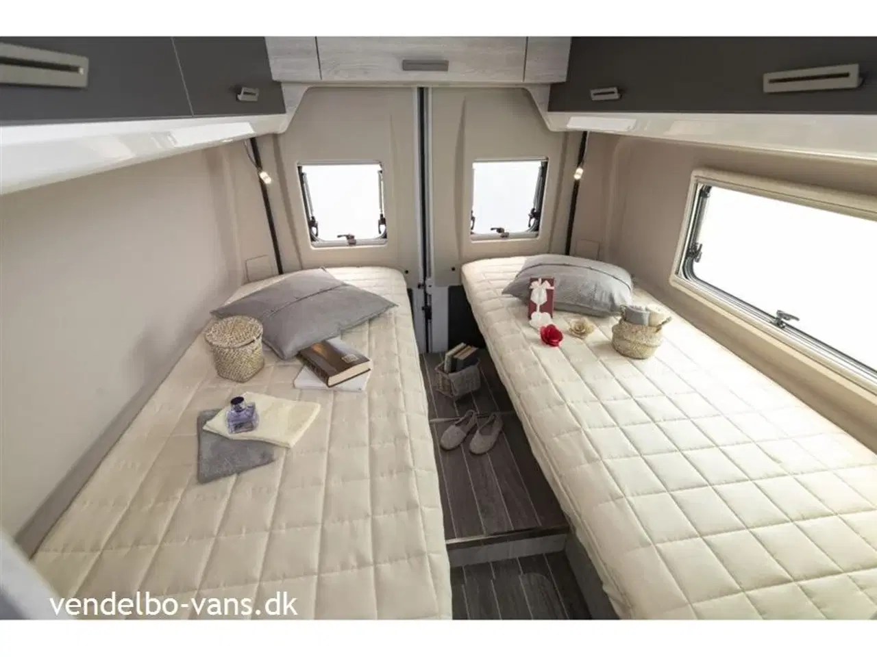 Billede 5 - 2026 - Rollerteam Livingstone DUO Sport CamperVan med enkeltsenge som kan omforandres til dobb.seng