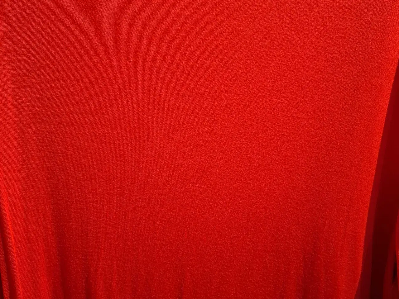 Billede 7 - Rød bluse i M fra Zizzi