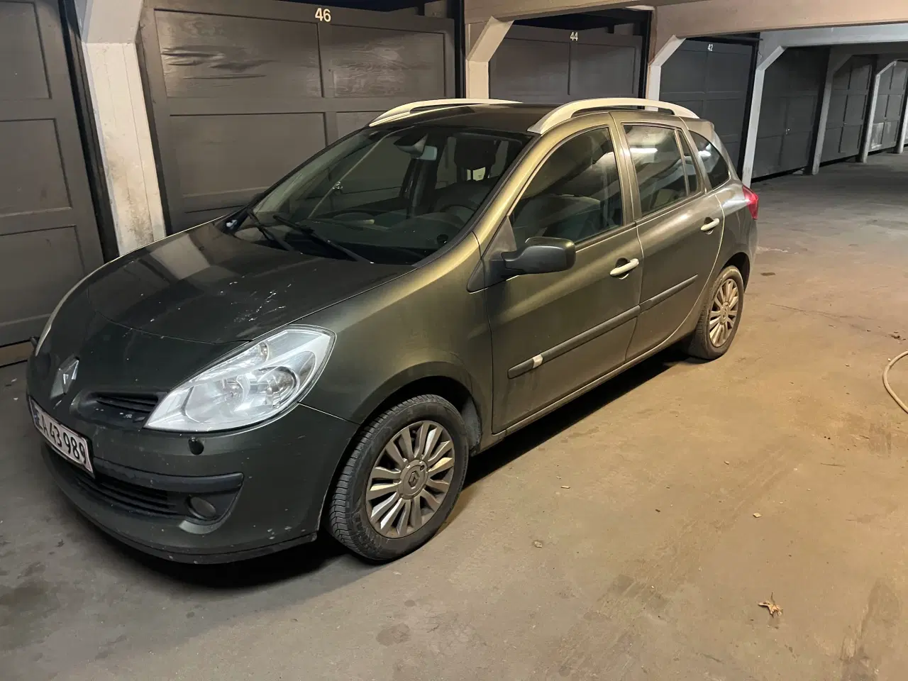 Billede 1 - Familiebil pæn og kører godt