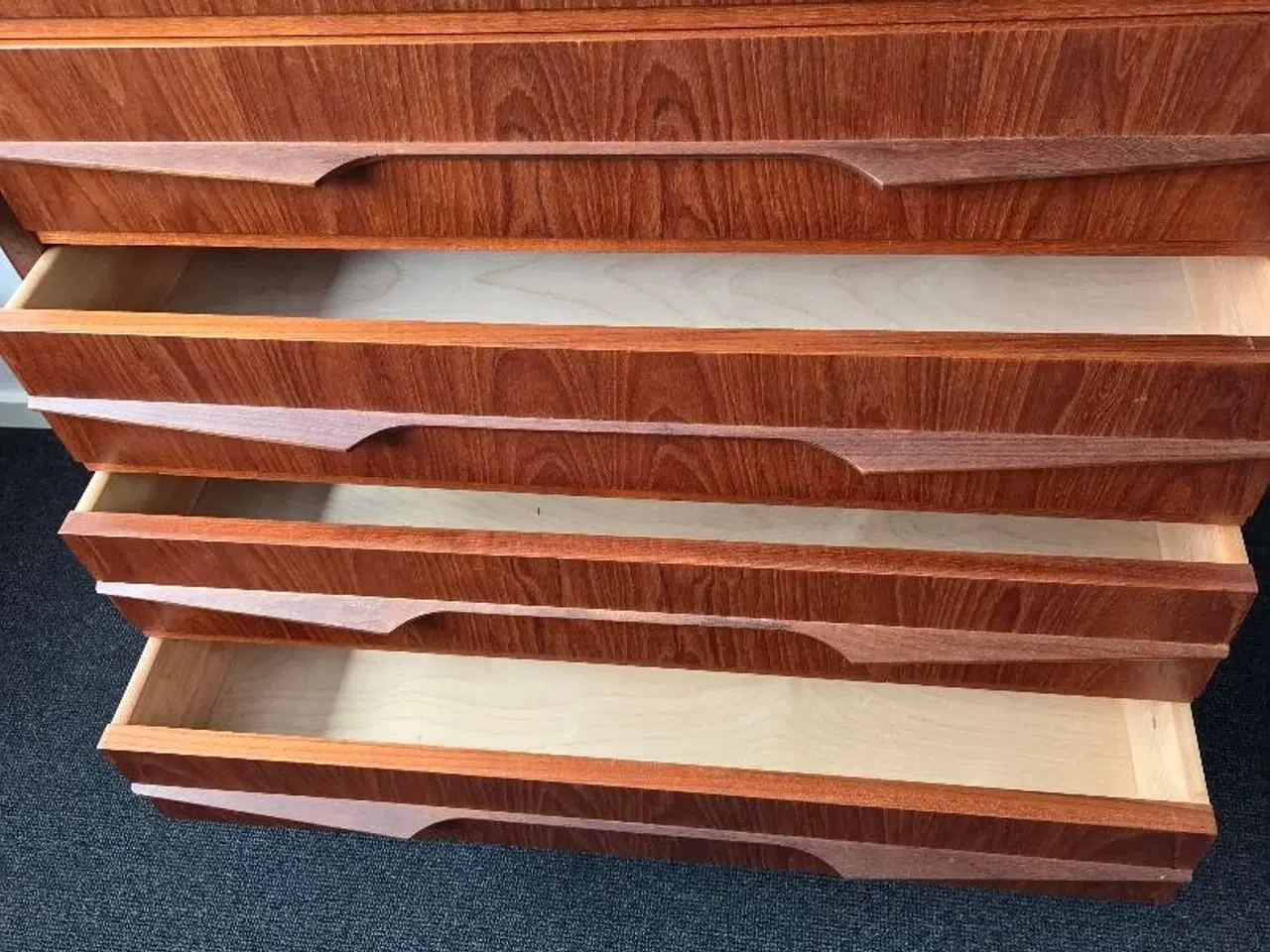 Billede 3 - Pæn teaktræs kommode sælges