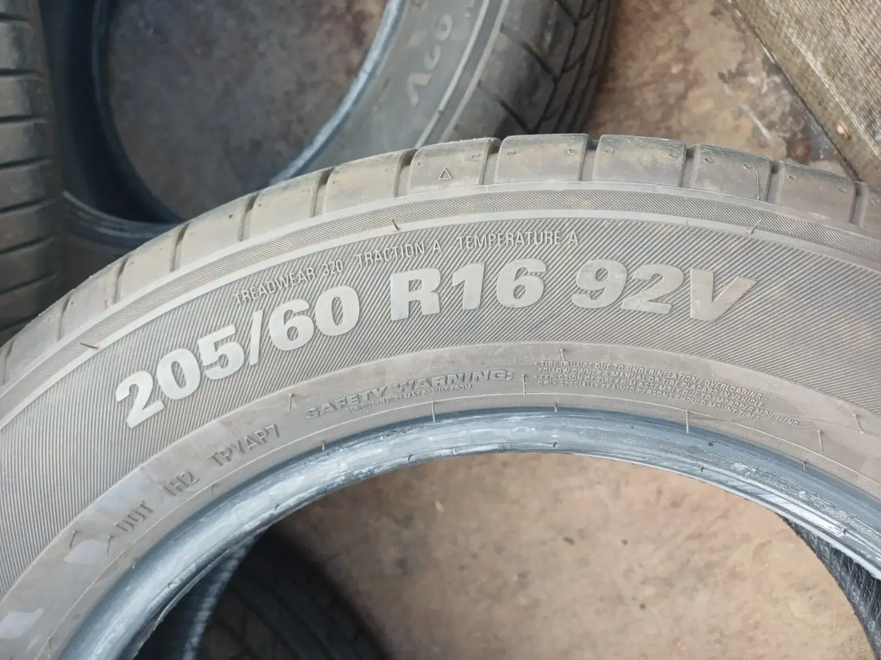 Billede 1 - 4 stk.Sommerdæk kørt 11000 km.