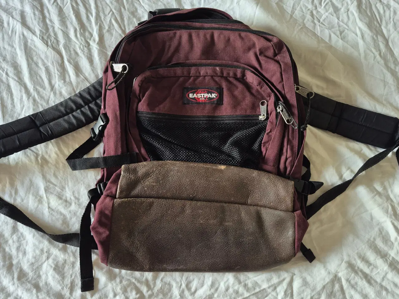 Billede 2 - Eastpak rygsæk i to version, samlet pris 250 kr.