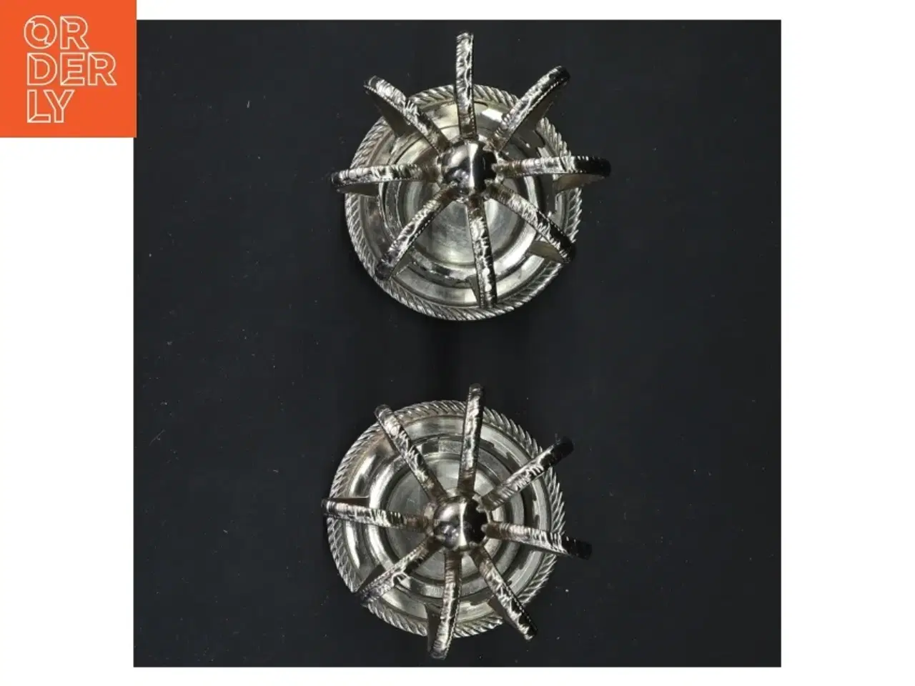 Billede 2 - Kongekrone lysestager i metal (str. 9x8&7x1,5 cm)