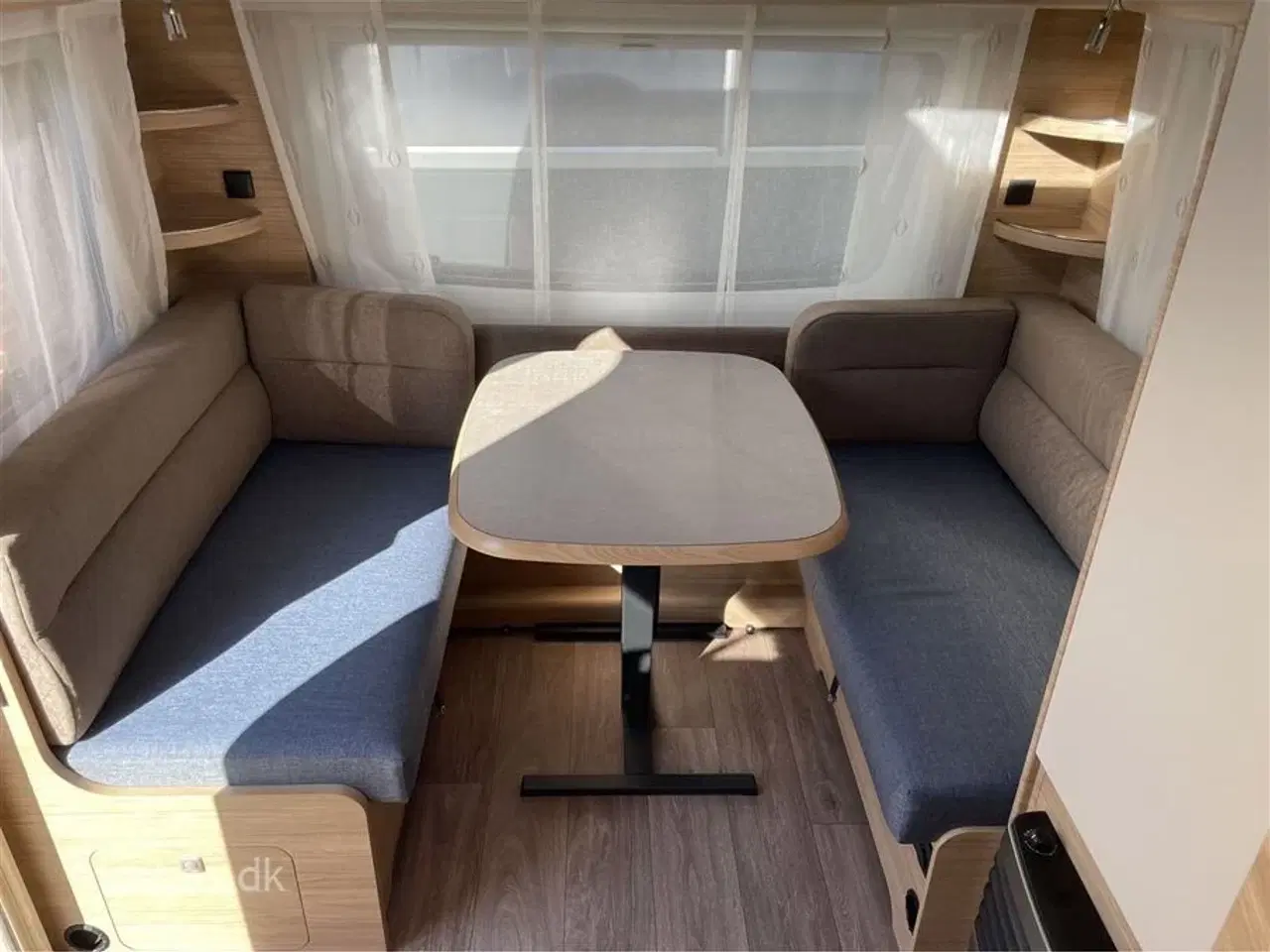 Billede 9 - 2024 - Fendt Bianco Selection 465 TG   Fendt med enkeltsenge og siddegruppe fra Hinshøj Caravan