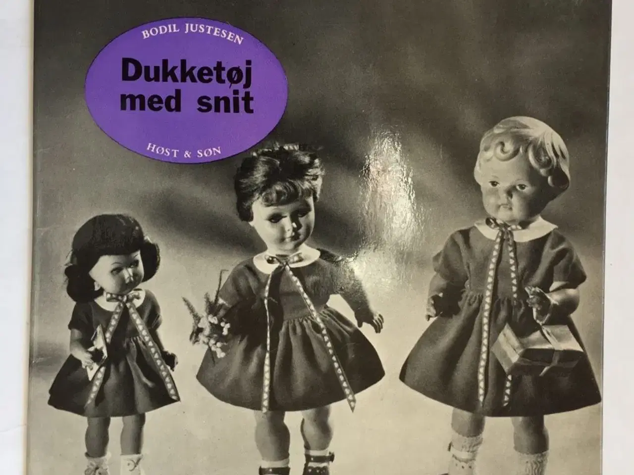 Billede 1 - DUKKETØJ med snit - 1958