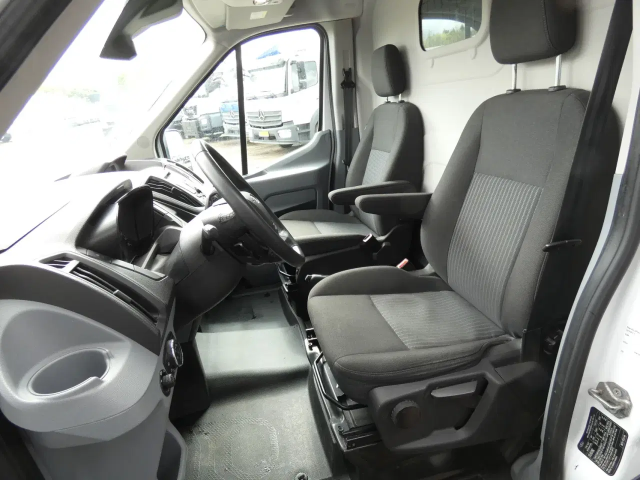 Billede 9 - Ford Transit 350 L2H2 2,2 TDCi Trend 125HK Van 6g