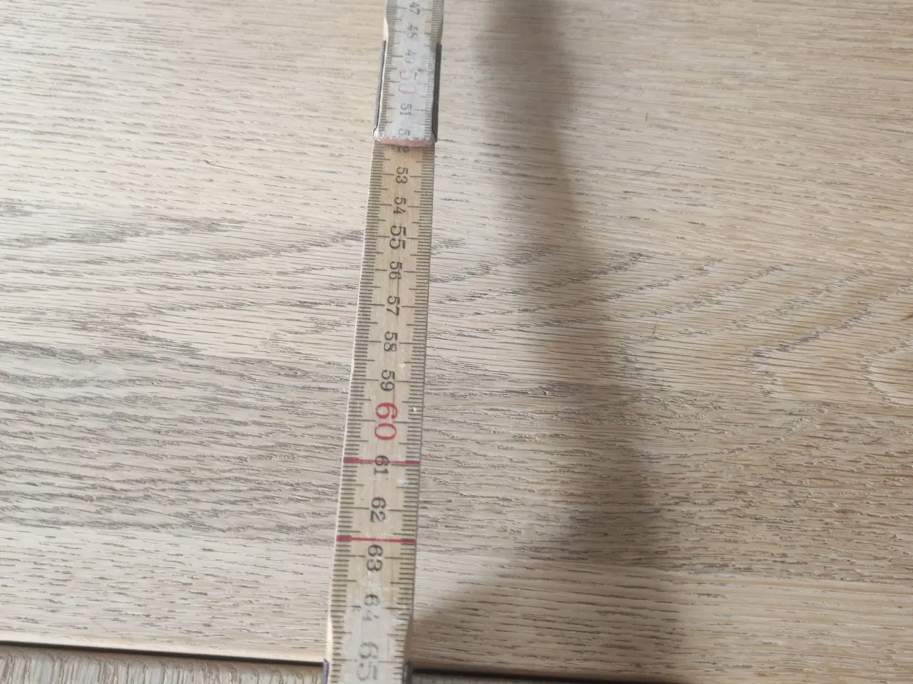 Billede 3 - Spisebord i massiv egetræ med 1 tillægsplader på 6