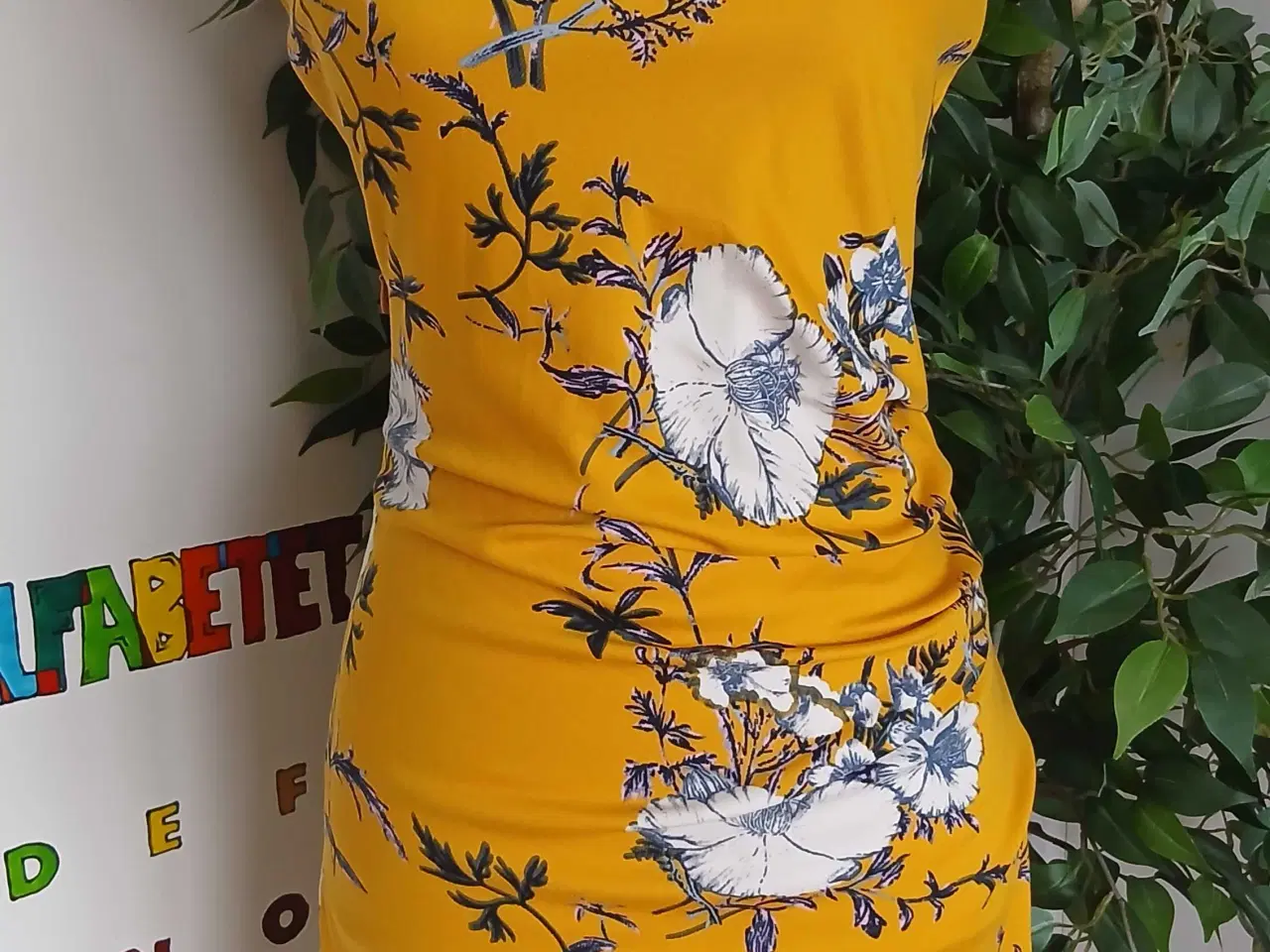 Billede 1 - Kjole. Kaffe. Small/36